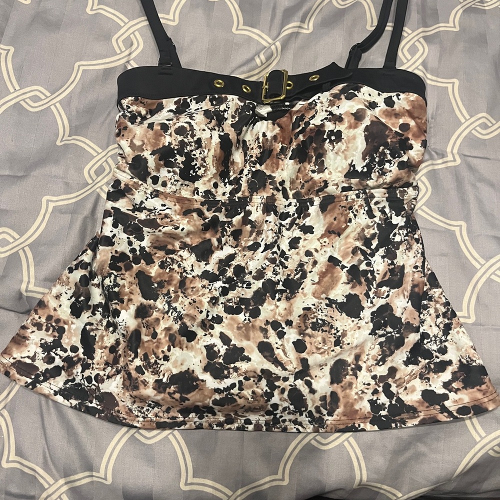Venus Brown and Black camo style sz 4 Printed Women’s Tankini Top. Never worn.